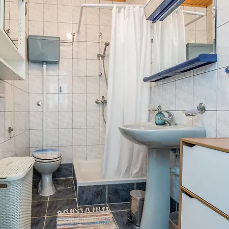 Nada Apartment Vir